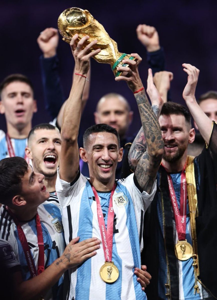 <a href="/futbolmundialsp/">Futbol Mundial</a> 🤔
Riquelme?🤔🙄

1 Messi 
2 Maradona 
3 Kempes/Di Maria (no importa el orden)