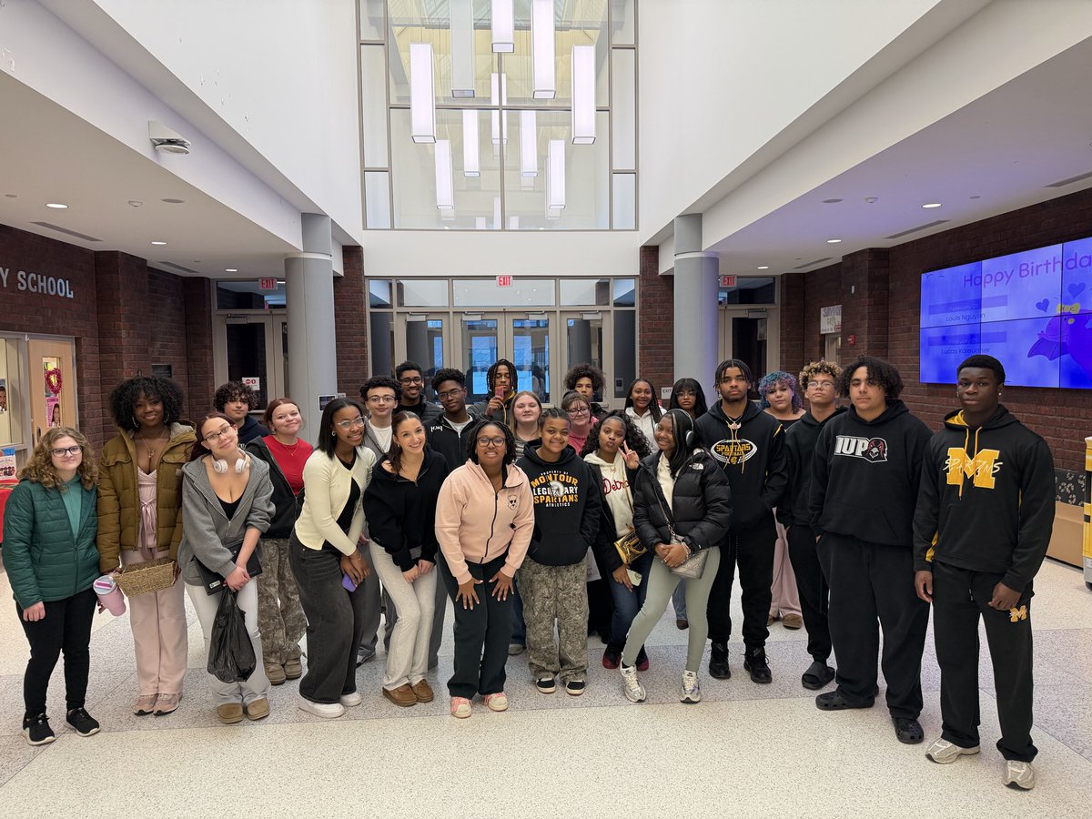 KStevenson_21's tweet photo. my favorite partnership of the year💛🖤My BSU and CHS AAH teaching about Black historical figures to second graders at MES!! Happy Black History Month @hilltopspartan @carrie_woodard_ https://t.co/duYkYw0QT3