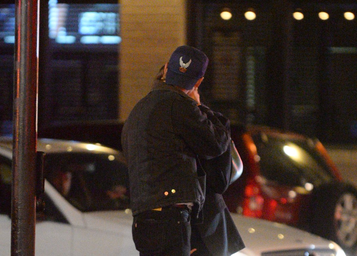 boysh2t's tweet photo. Austin butler flipping his cap backwards to kiss her yes https://t.co/Sev4oYqxMi