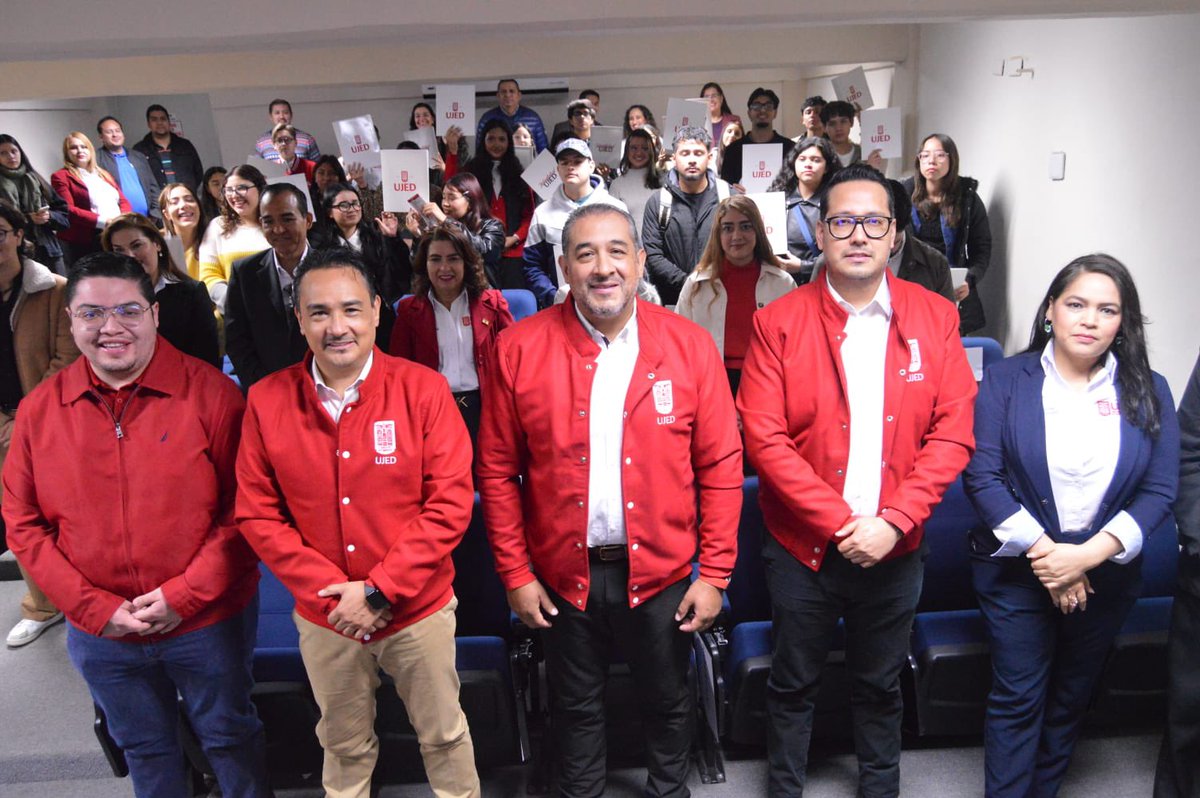 UJED_Oficial's tweet photo. #UJEDInforma El rector #UJED, M.S.P. Ramón García, dio la bienvenida a la nueva generación de la #FLUJED y destacó que elegir la docencia implica asumir la responsabilidad de transformar vidas. https://t.co/5TyC4kOSZ3