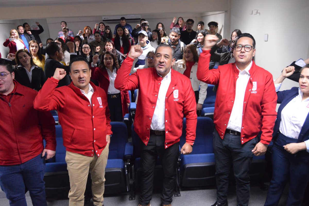 UJED_Oficial's tweet photo. #UJEDInforma El rector #UJED, M.S.P. Ramón García, dio la bienvenida a la nueva generación de la #FLUJED y destacó que elegir la docencia implica asumir la responsabilidad de transformar vidas. https://t.co/5TyC4kOSZ3