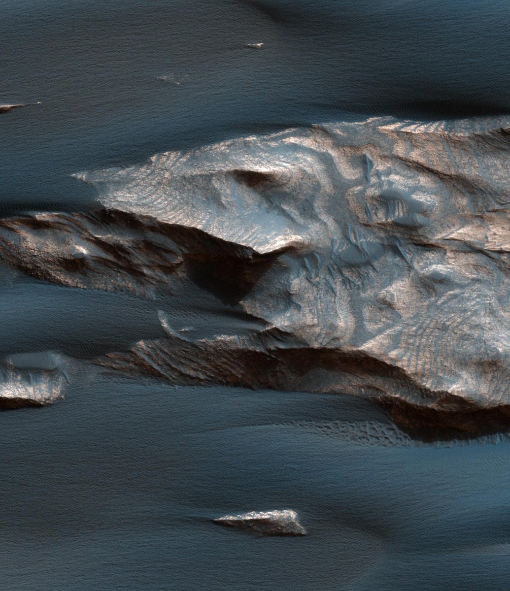 NASAMars's tweet image. Happens on Mars, too! This view of windblown sand comes from the Mars Reconnaissance Orbiter. When a landscape is seen from above, it can be hard to tell which are the high points and low points, until you view the scene with the light coming from the top. images.nasa.gov/details/PIA216…
