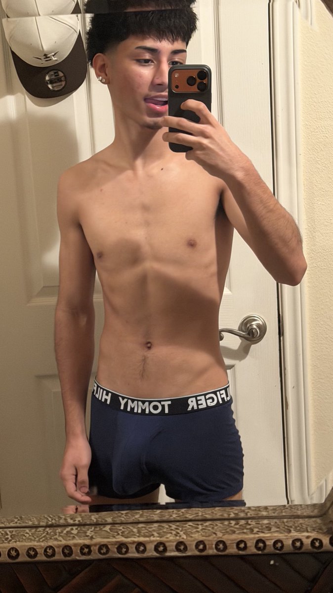 Rawrjaidon's tweet photo. Boxers on or boxers off? 😅 https://t.co/zlDZViKh2A