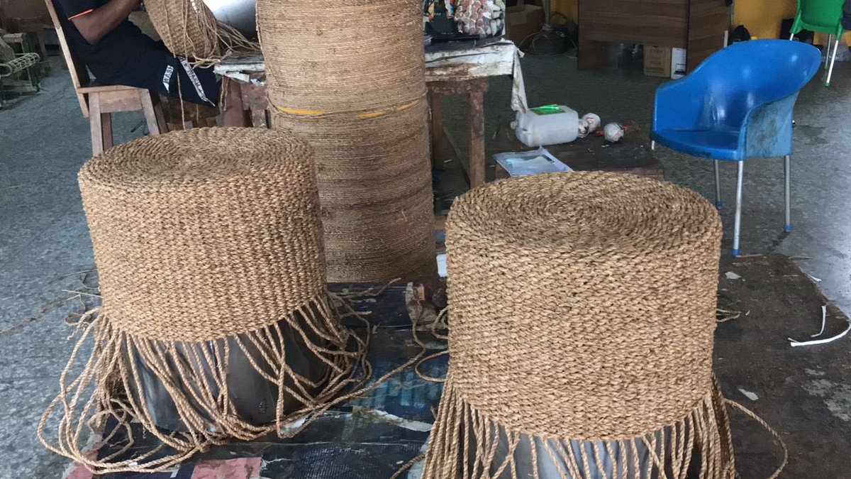 mitimeth_'s tweet image. Three women. Six steady hands.

At MitiMeth, water hyacinth doesn’t clog waterways, it becomes quiet mastery woven strand by strand.

This is what circular economy looks like on Naija ground.

#baskets #women #makers #MadeInNigeria