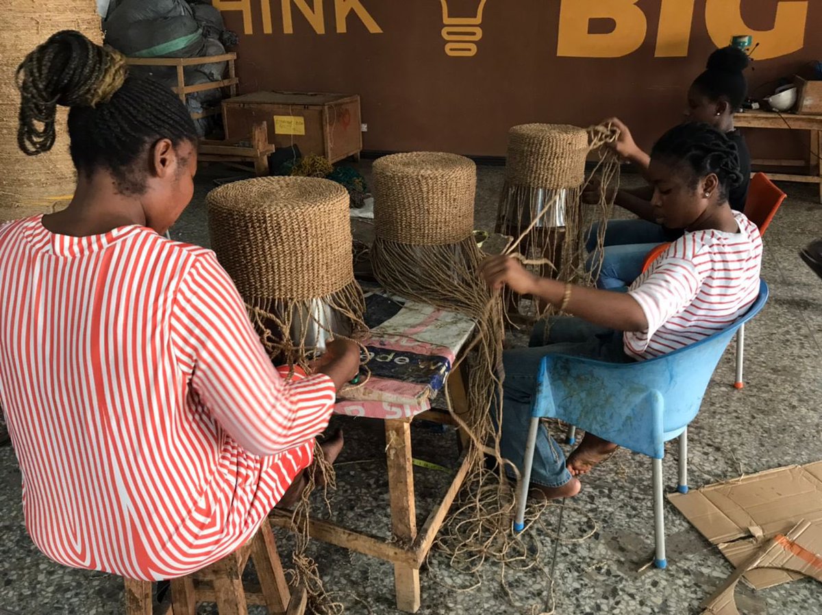 mitimeth_'s tweet image. Three women. Six steady hands.

At MitiMeth, water hyacinth doesn’t clog waterways, it becomes quiet mastery woven strand by strand.

This is what circular economy looks like on Naija ground.

#baskets #women #makers #MadeInNigeria