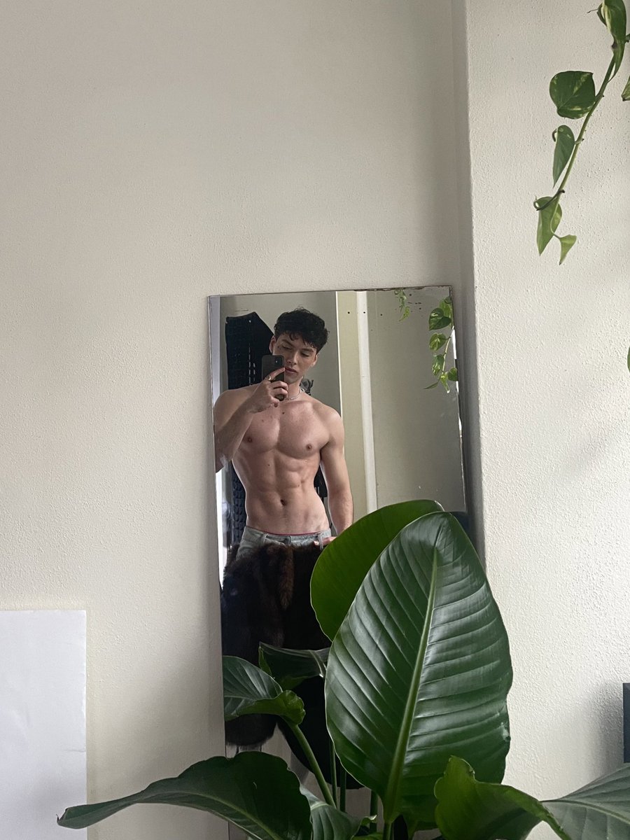 miguelbandeiraa's tweet photo. Shoot day :) https://t.co/Sj41sS3i2z