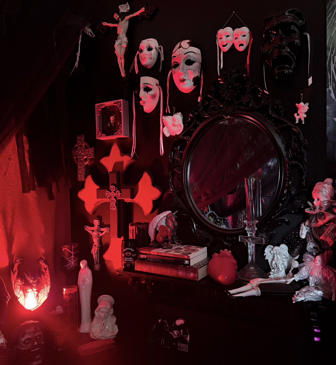 Thrifted new decor for my wall, it’s looking so good 🩸🫶🏻