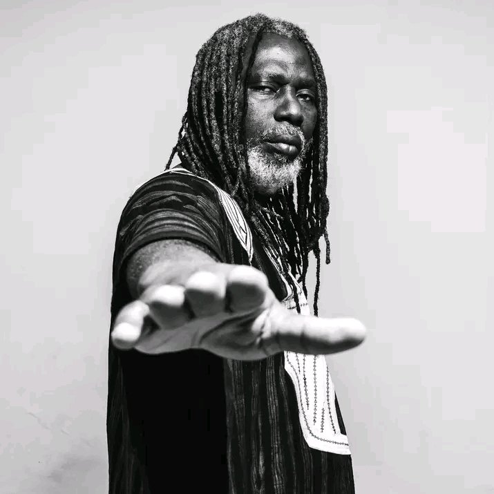 Tiken Jah Fakoly :

«On a l’impression que L'’AES c’est être uni pour éviter d’aller aux élections.»