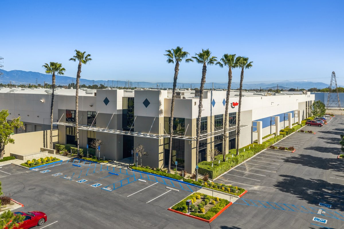 DroneVideos_com's tweet photo. https://t.co/ml2KR40gbw captures logistics and industrial properties with high-impact aerial and ground photography that helps CRE professionals showcase location, layout, and connectivity nationwide. https://t.co/fqo0PoAWkL