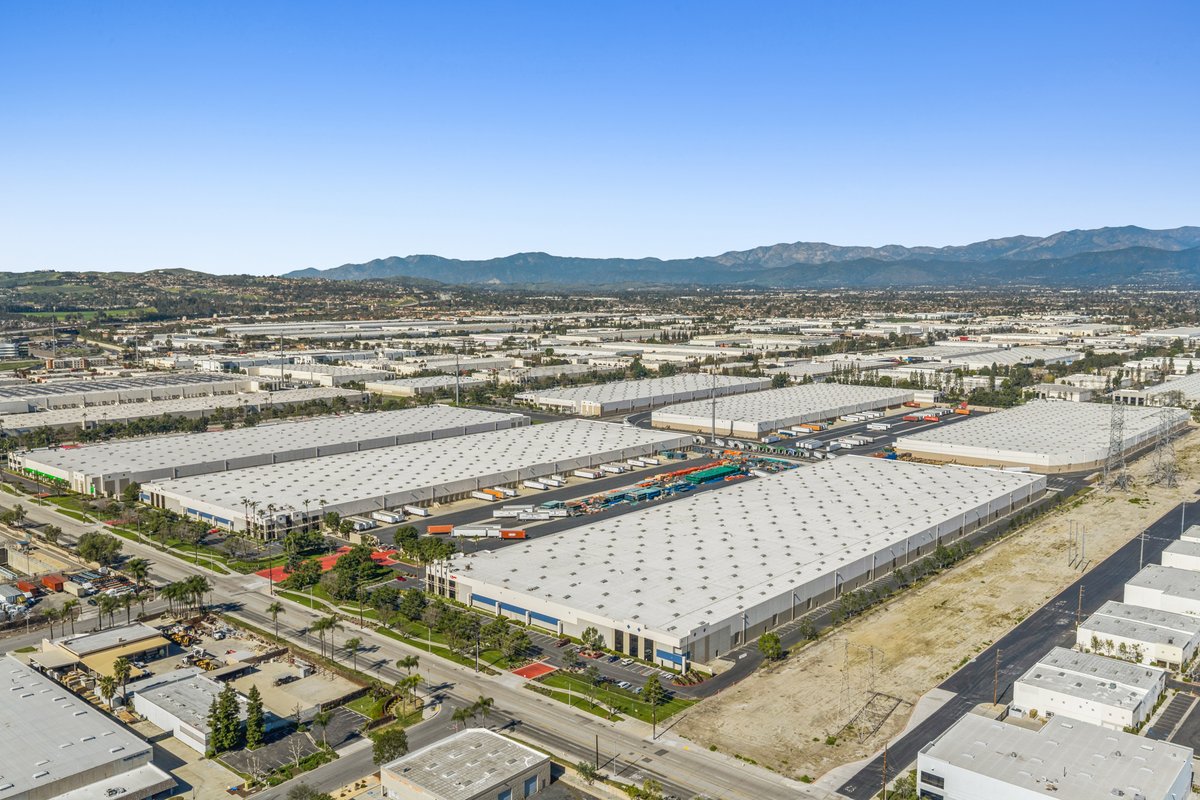 DroneVideos_com's tweet photo. https://t.co/ml2KR40gbw captures logistics and industrial properties with high-impact aerial and ground photography that helps CRE professionals showcase location, layout, and connectivity nationwide. https://t.co/fqo0PoAWkL