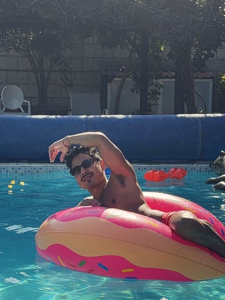 rizhart's tweet photo. Pool!! https://t.co/vxFvVVi2Ln
