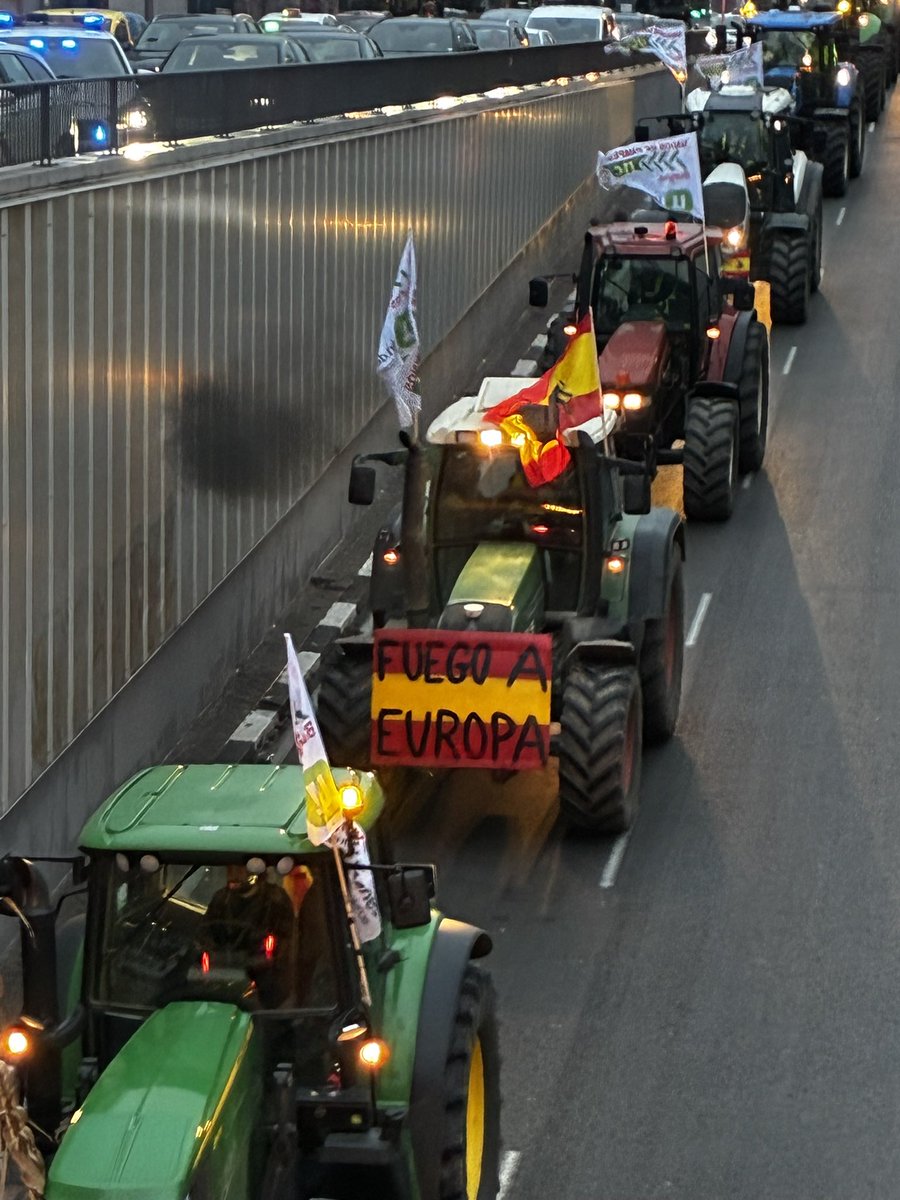 #NoaMercosur Siempre con nuestros agricultores y ganaderos y en contra de la mafia de #Bruselas #FckEU