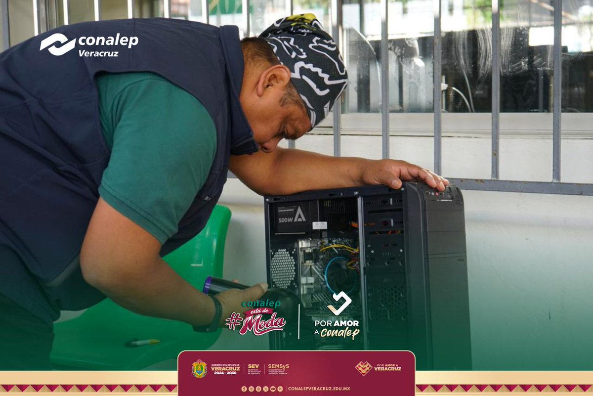 ConalepVeracruz's tweet photo. Como parte de la reingeniería estatal y en coordinación con la Dirección General, él Área de Tecnologías Aplicadas realizó el mantenimiento, reparación y actualización en más de mil 500 equipos computacionales de los planteles escolares. https://t.co/G7VuDxldiX