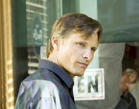 4D_FilmFest's tweet image. "A mild-mannered man becomes a local hero through an act of violence, which sets off repercussions that will shake his family to its very core.
- A History of Violence

#AHistoryofViolence #MovieStill #fdiff #fdiff26