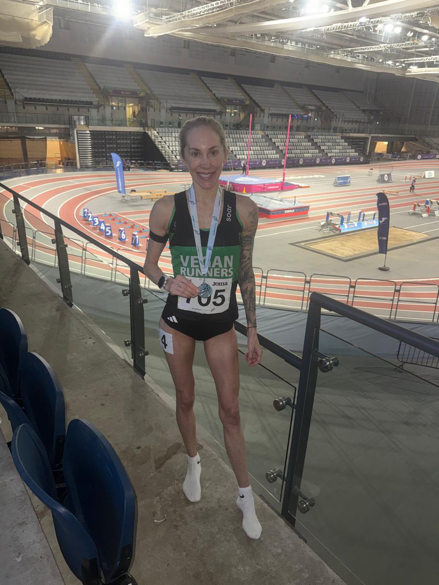 Gonein60minutes's tweet image. New 1500m PB at the weekend at the Scottish Masters Champs in Glasgow at the Emirates Arena. (5:04) knocked 2” off my previous indoor PB which was good enough for Silver!  🥳🖤💚 @VeganRunnersUK #run #runners