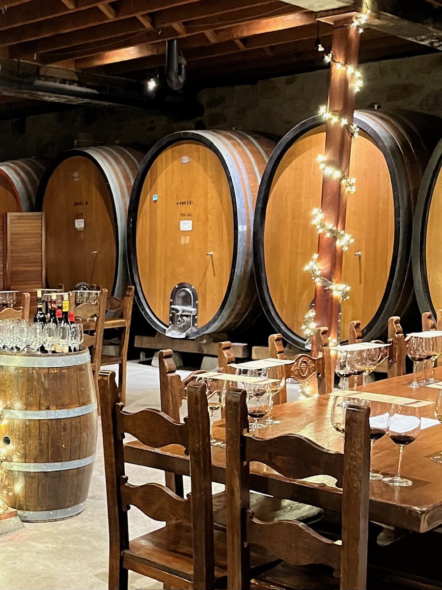 wolfschneider1's tweet photo. Napa Valley is buzzing about how #EmilyinParis creator Darren Star appeared at the February meeting of @NapaVintners to talk about filming #Uncorked, his upcoming @netflix series set in the gorgeous Napa Valley. He's sure to get the vibe at wineries like @vsattui @VSattuiWineGuy. https://t.co/W4X00560jT