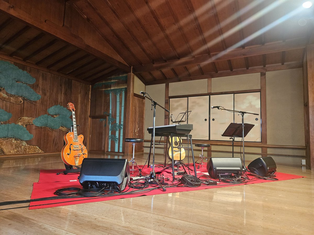 kayokayopanna's tweet photo. 距離もグッと近くて背筋が伸びる思いの会場の雰囲気とずっと緊張だったけど 最近ずっと思ってた事 ひくんに話したら それを横で聞いてたわさんが 直接言って貰えるのは嬉しいよな 昔から沢山聞いてくれてるんやねって言ってくれて 嬉しかった🥲  #fivenewold  #WASILA https://t.co/1wAxYpSv4Q