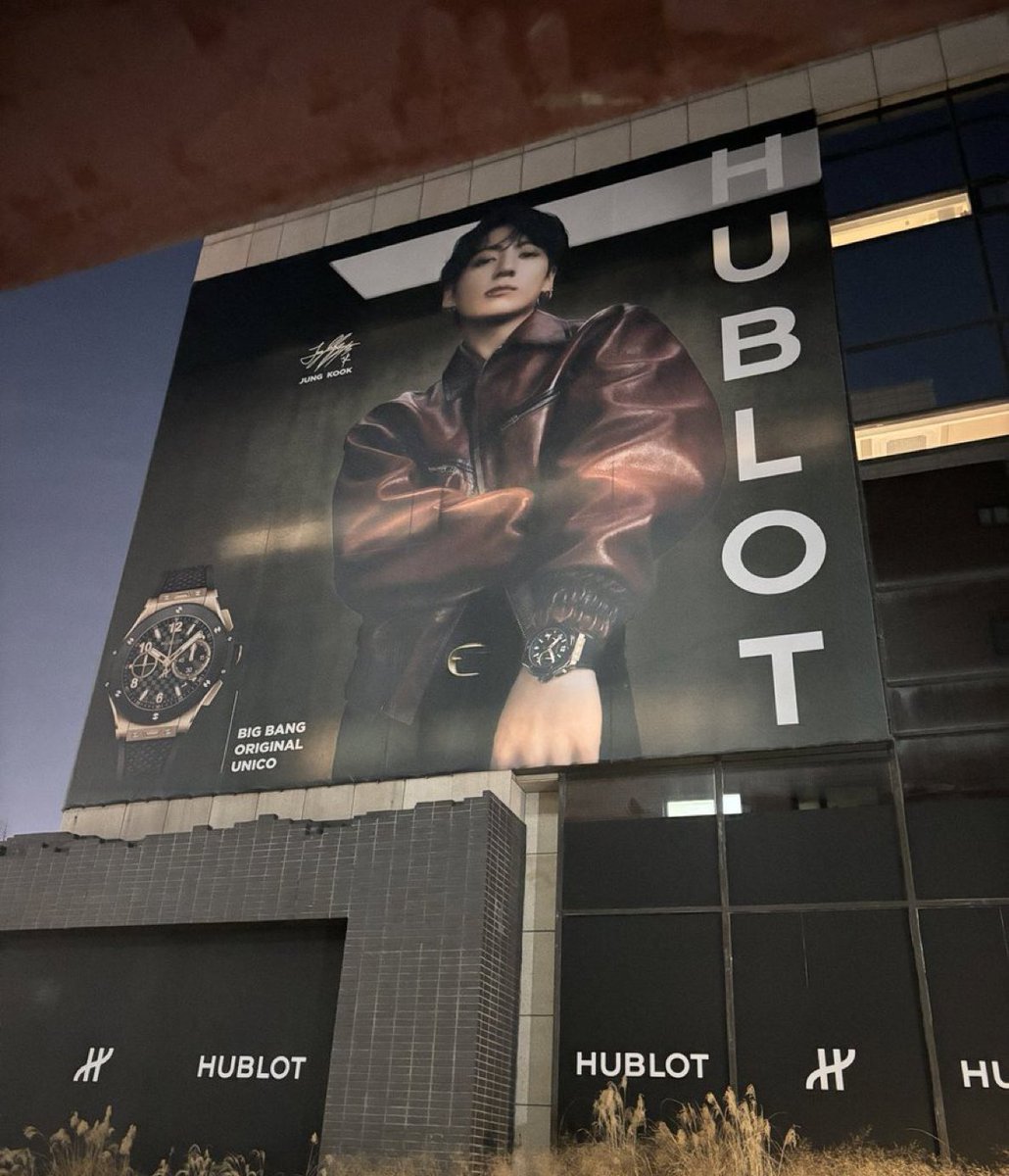 New Promotional Poster of #Jungkook for HUBLOT in Seoul! 🇰🇷 

JUNGKOOK GOR HUBLOT
#JungkookxHublot