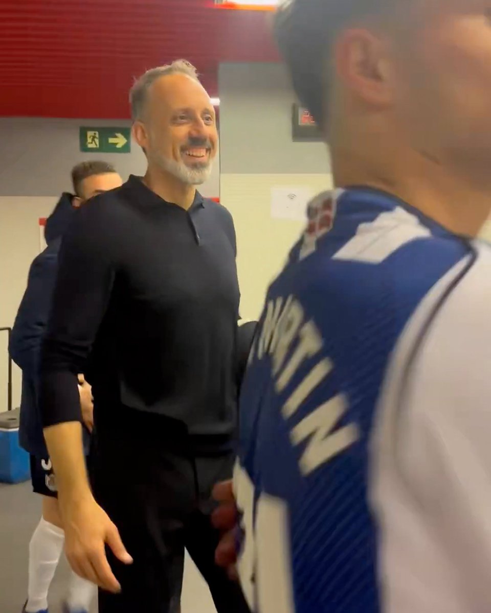 This is the look of a man who is NINE GAMES UNBEATEN as Real Sociedad manager 🇺🇸

The job Pellegrino Matarazzo has done is remarkable, with Wednesday's 1-0 win away at local rivals Athletic Club just the tip of the iceberg. The pride of Fair Lawn, NJ is putting on a clinic 🫡