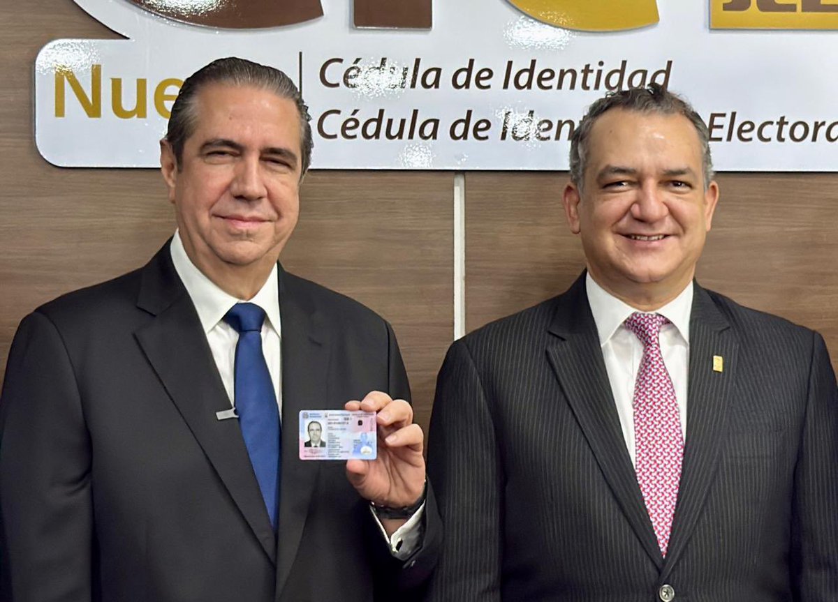 Hoy recibimos la nueva cédula en un proceso ágil y planificado, que garantiza la renovación de la cédula de identidad y electoral de los dominicanos. 

Instamos a los ciudadanos a acudir a la <a href="/juntacentral/">JCE</a> de acuerdo con el cronograma presentado.  #NuevaCedula