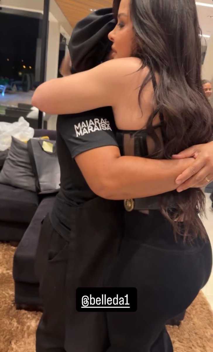 favsxmaraisa's tweet photo. o popozão dessa maraisa meu Deus do céu eu fico incrédula. goxxxxtosa! 🥵🥵🥵🥵🥵 https://t.co/dle73Wqvee
