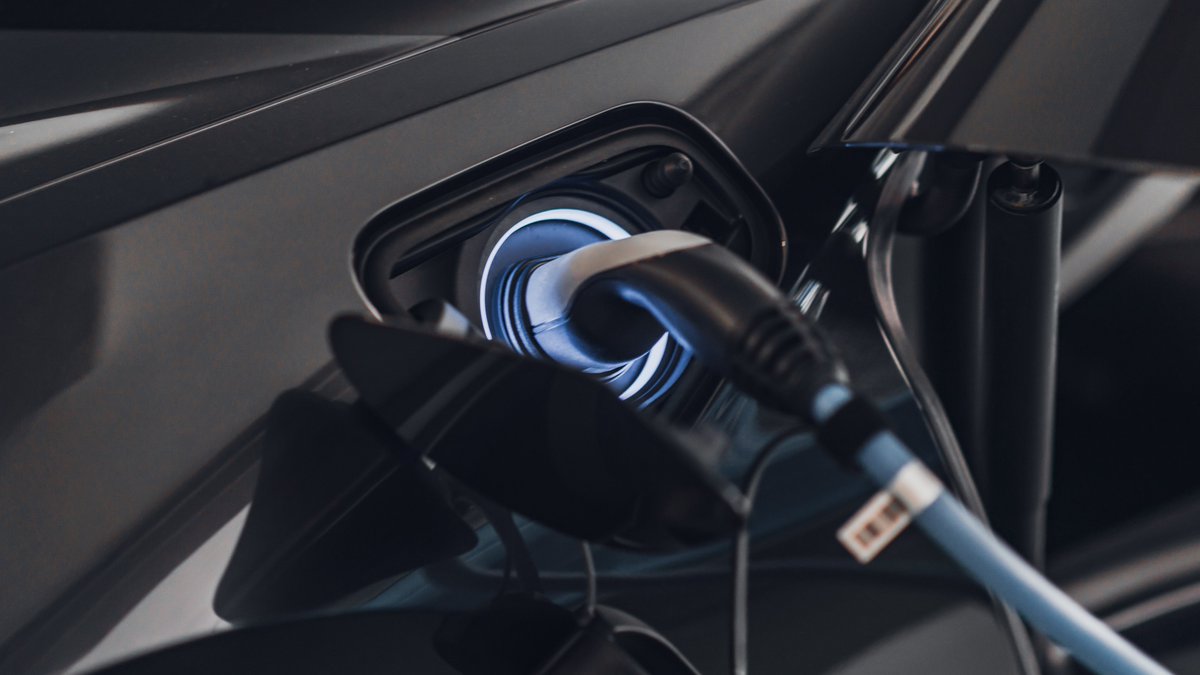 Canada’s EV rebate program is back starting Feb. 16!

Eligible buyers can receive:
✅ Up to $5,000 off electric vehicles
✅ Up to $2,500 off plug-in hybrids

A great step toward making EVs more affordable while supporting emissions reduction goals: canada.ca/en/innovation-…