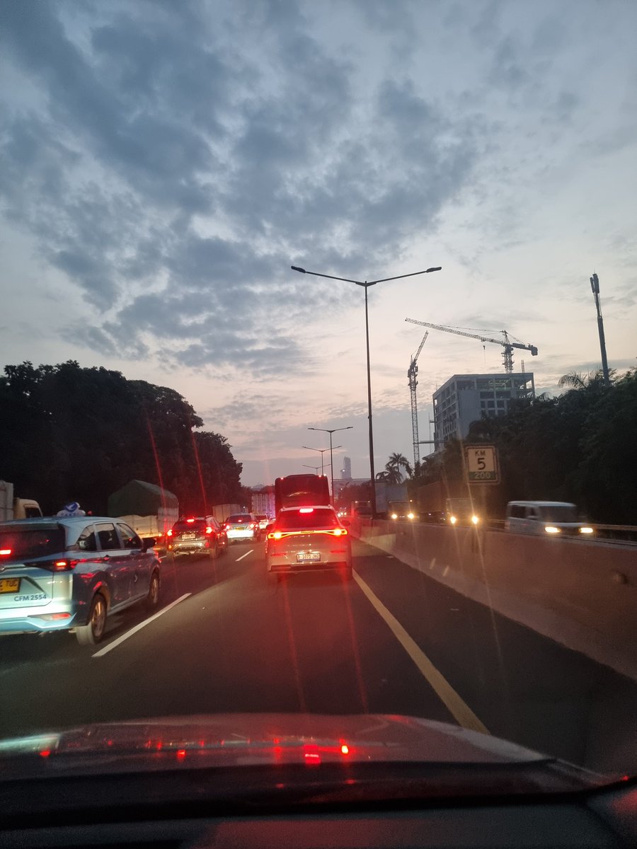 Masih pagi jam 5.45 wib, Tol Tangerang arah Tomang Jakarta macet parah mulai km 5. Ada apa ya <a href="/RadioElshinta/">Radio Elshinta</a> <a href="/TMCPoldaMetro/">TMC Polda Metro Jaya</a>