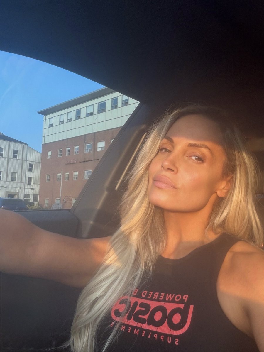 Trish Stratus tweet media