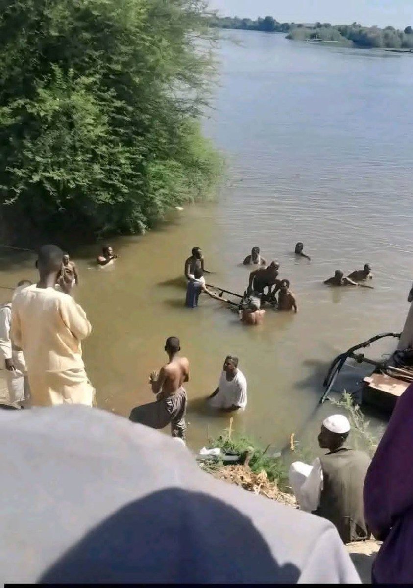 📌 فاجعة في نهر النيل.. غرق عبارة وسقوط ضحايا شمال السودان ▫️ أعلنت شبكة  أطباء السودان غرق عبارة في منطقة «طيبة الخواض» بمحلية شندي، كانت تقل أكثر  من 27 شخصًا، بينهم نساء