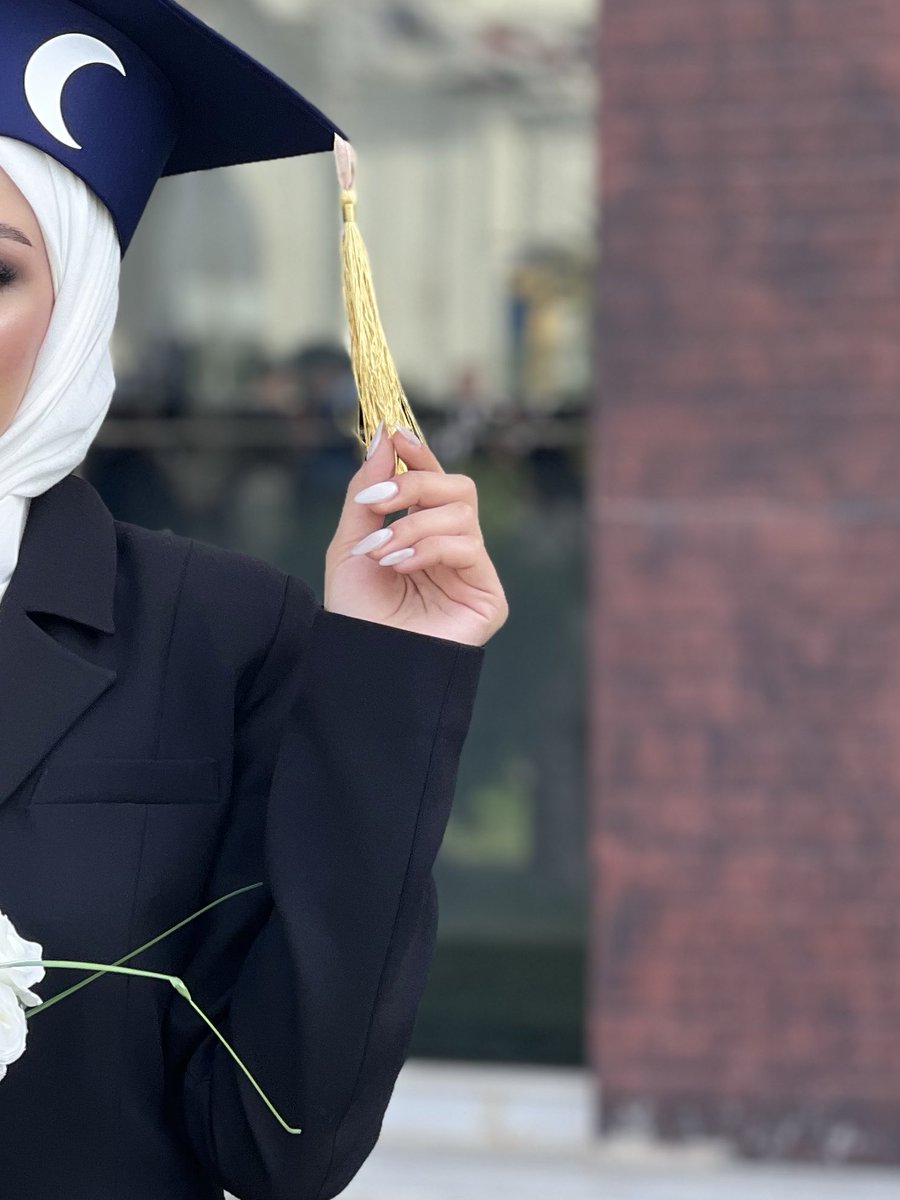 vlu43's tweet photo. الحمدلله تم تخرجي بفضل الله ثم ابي وامي 🤍
2026-2-10🎓 https://t.co/rV3D49E9JJ