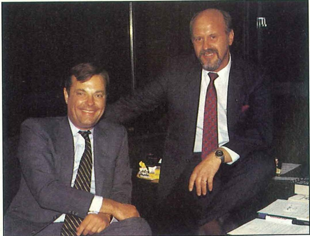 Retrojournal_de's tweet photo. Wer lächelte uns denn hier in der Happy Computer 3/1986 so geschniegelt und geschniegelt entgegen?😎

Zwei Anzugträger, viel 80er-Business-Vibe.

Na, wer erkennt die Herren – und weiß noch, worum es im Artikel ging? 👀💾 #HappyComputer #RetroComputing #1986 https://t.co/4XlQ5oJf0b