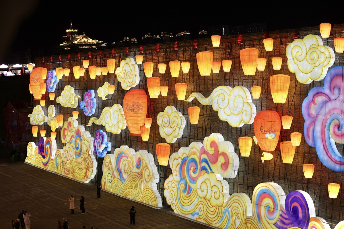 ChinaDaily's tweet photo. The 2026 Datong Ancient Capital Lantern Festival lit up #Datong, Shanxi province, on Tuesday evening, welcoming the upcoming Year of the Horse. #ChinaTravel #FunChina #CulturalJourney

Visit China Bound for a WOW China experience. https://t.co/5VLNIAM7Js https://t.co/fwn5W9NcdA