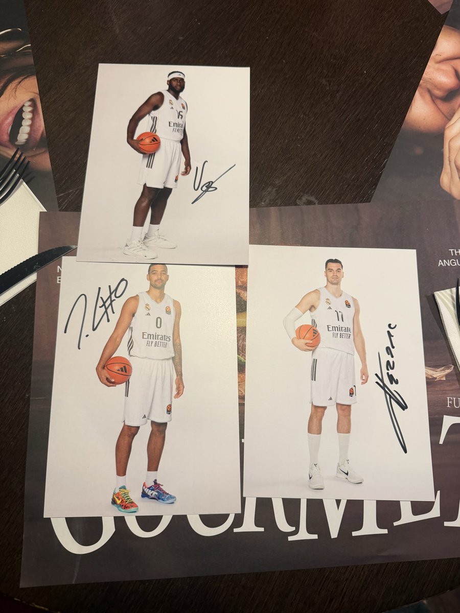 era18_'s tweet photo. @johanadp7 @mariohezonja @Usmangaruba Muchas gracias me han hecho llegar el mio un verdadero sueño ojalá el trabajo me hubiera dejado ir 😂😂 https://t.co/F3XwDEp2vl