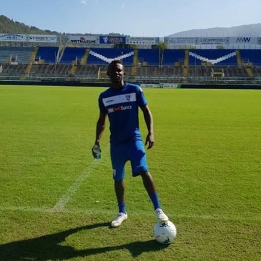 🇬🇳Fode Mamaudou Doumbouaya
Tiene 24 años
Extremo derecho pasó por el equipo primavera de Brescia🇮🇹
Llegó al Uruguay en 2025 parte de una estrategia de captación bajo la gestión SAD de 🇦🇷 Fernando Cavenaghi en Racing🇺🇾
Jugó en tercera división 
18 partidos, 4 goles y 3 asistencias