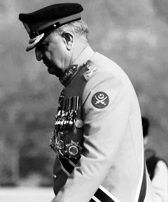 تم نے دیکھا ہے دل سے اترکے پاخانے میں گرا ہوا اک شخص