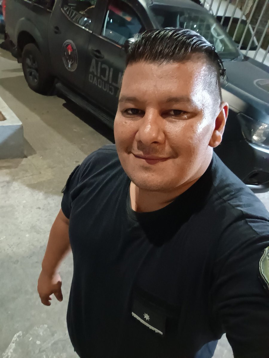 Este es el que hacia las molotov. 
Ya lo detuvieron??