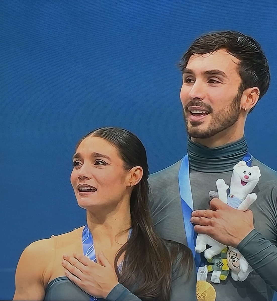 ChristianThetis's tweet photo. JEUX OLYMPIQUES D’HIVER 2026. Les champions: LAURENCE FOURNIER-BEAUDRY et GUILLAUME CIZERON. Ils ont conquis le monde du patinage artistique et remportent la médaille d’or seulement après une année en duo. #jo2026 #jeuxolympiques2026 #GuillaumeCizeron #LaurenceFournierbeaudry https://t.co/PB6LTmWYzz