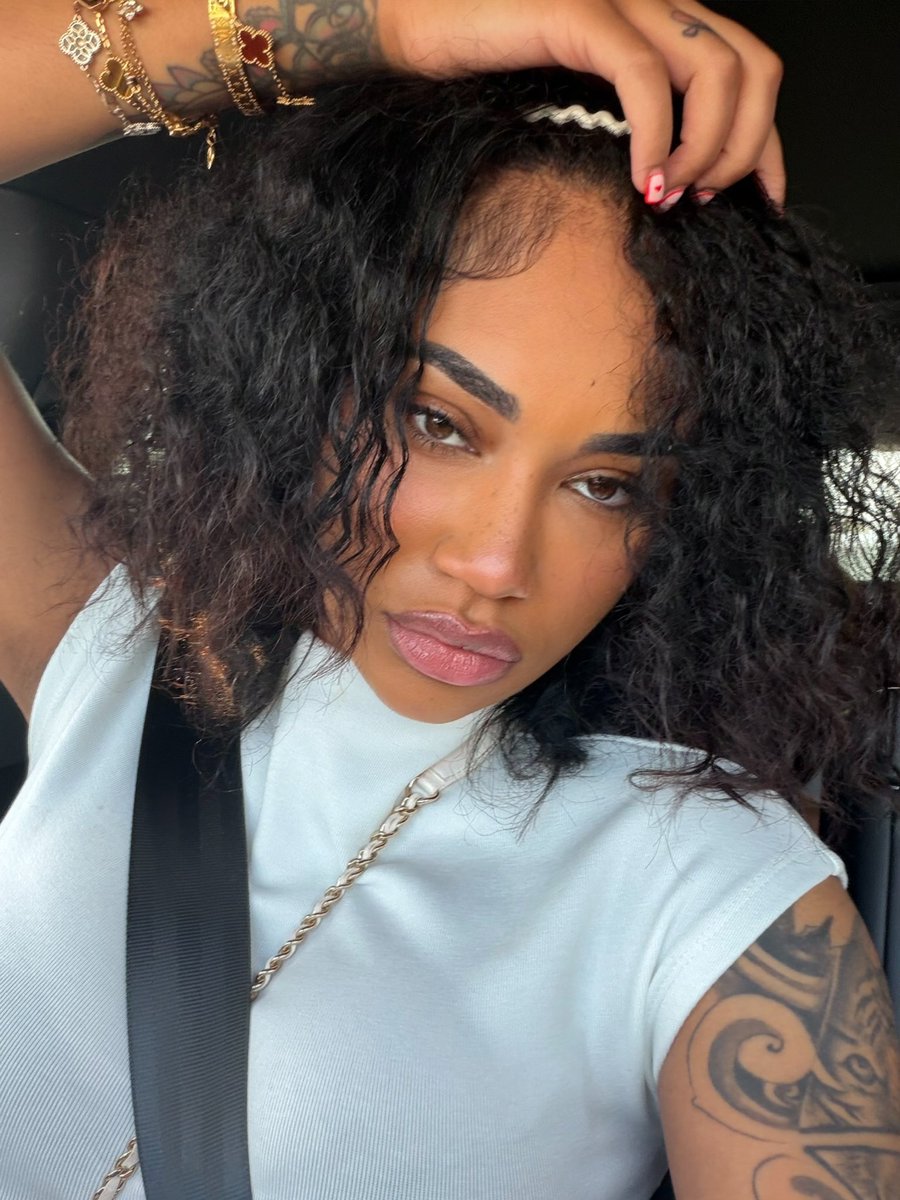 janiaabaniaaaa's tweet image. 😘