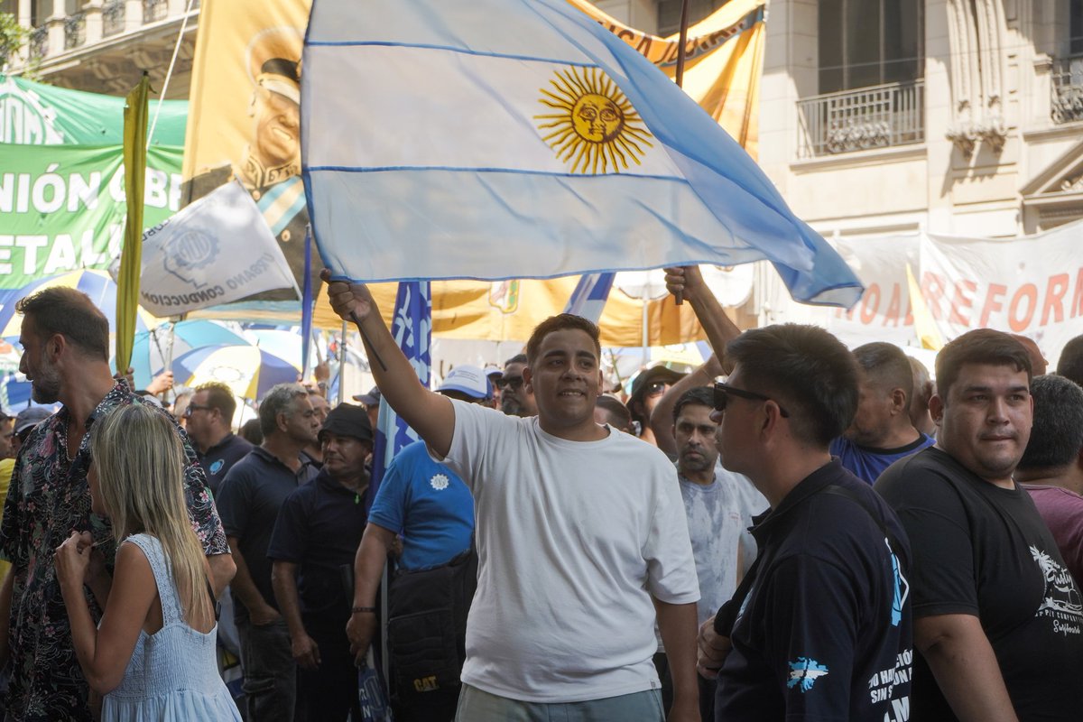 No bajamos las banderas ni la convicción irrenunciable de una patria justa y digna para cada trabajador. 

El futuro no es de Milei, el futuro es del pueblo.