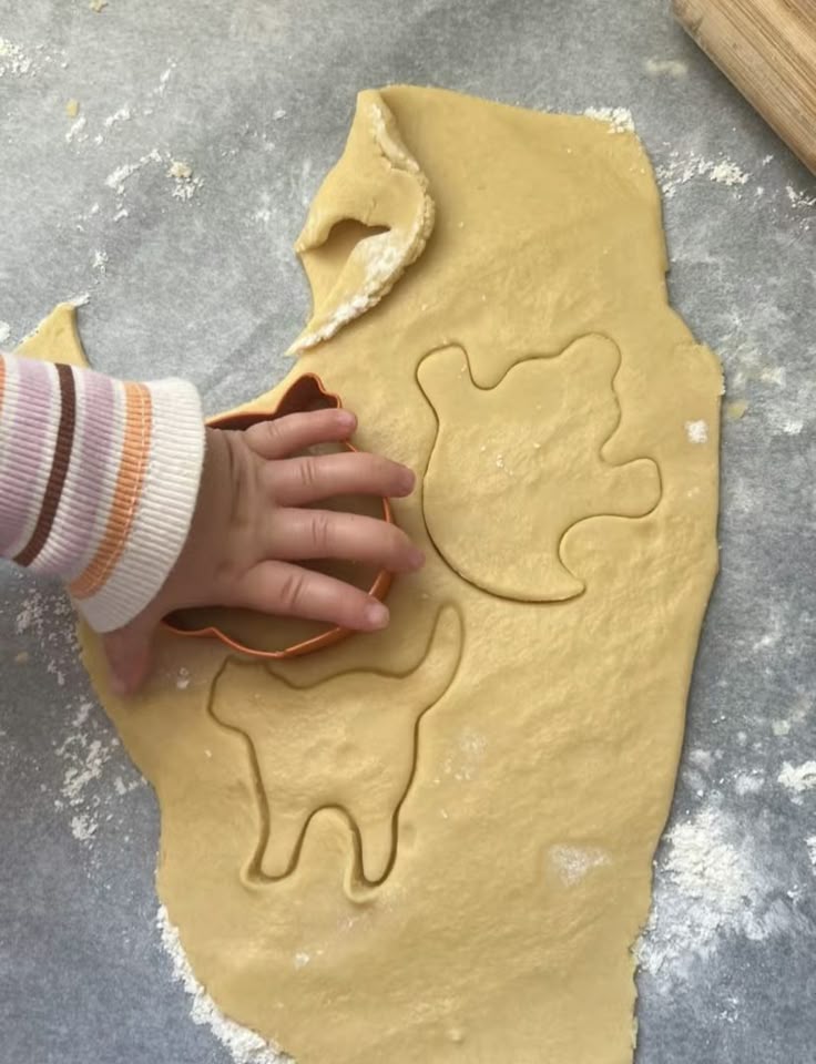♪ ۪   ࣪⊹ ♡̷̸⁩
⠀⠀⠀⠀⠀⠀⠀⠀𝘮𝘳𝘹
⠀⠀⠀⠀⠀⠀⠀⠀⠀
¿Ustedes creen que a mami le gusten nuestras galletas?