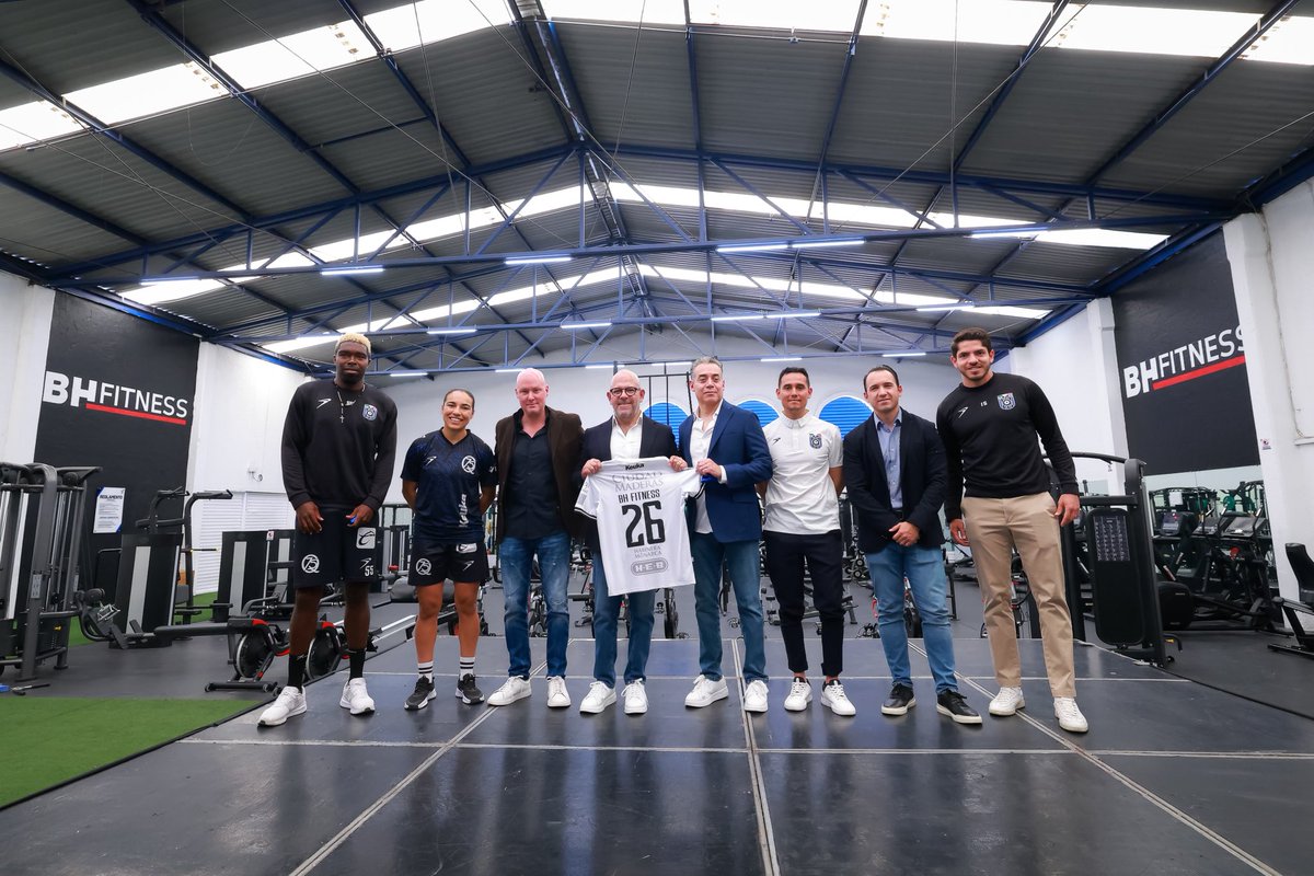 Club_Queretaro's tweet photo. ¡Un nuevo espacio! 💪

¡Así arrancó la inauguración de nuestro gimnasio con @Bhfitnessmexico!

Esto apenas comienza. ⚫🔵

#ResetAzulyNegro https://t.co/vnDHk4kxUq