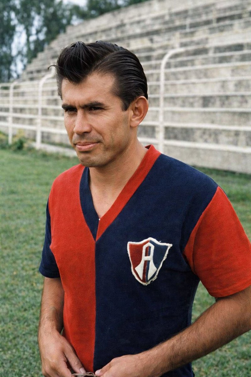 AtlasFC's tweet photo. ¿Recuerdan este jersey clásico que usó el mismísimo Pistache Torres? 🤔🥹

¡Pues @AtlasFCShop  lo trajo de vuelta! 🔴⚫️

El pasado y el presente Rojinegro conviven en este jersey retro 🦊

Encuéntralo en https://t.co/nQR2rtsBFa https://t.co/EQpHyeEwqt