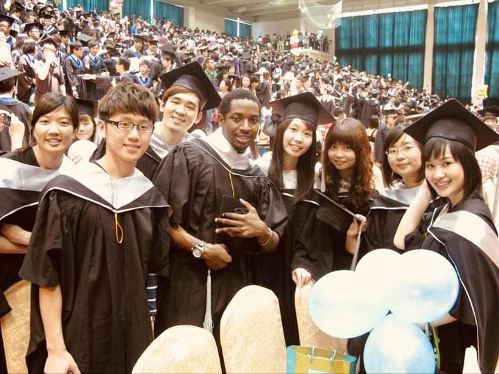 etzeremile's tweet photo. Pou jèn ki enterese enskri nan konkou Bous Taïwan 🇹🇼nan, enskripsyon yo ap fini 26 fevrye. Klike lyen ki anba a pou ka wè ki pwogram bous ki genyen, kijan pou pou enskri, ki kritè pou ka enskri e ki dokiman yo mande. Pa pèdi tan ! Map raple nou ane pase, te gen 47 moun ki te jwenn bous la. Ou kapab jwenn opòtinite pa w. Mèsi. 
https://t.co/3erCCd4cwn
Achiv : Foto gradyasyon 🎓 mwen an 2011, Taïpei, Taiwan).