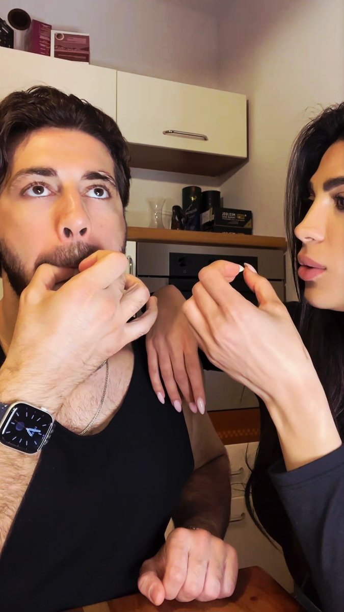 Primo tweet Rashmer dopo 24H...no, non mi sto disintossicando, c'avevo da fa🙈

Quanto sono caotici e divertenti😂🙈
#rashmer