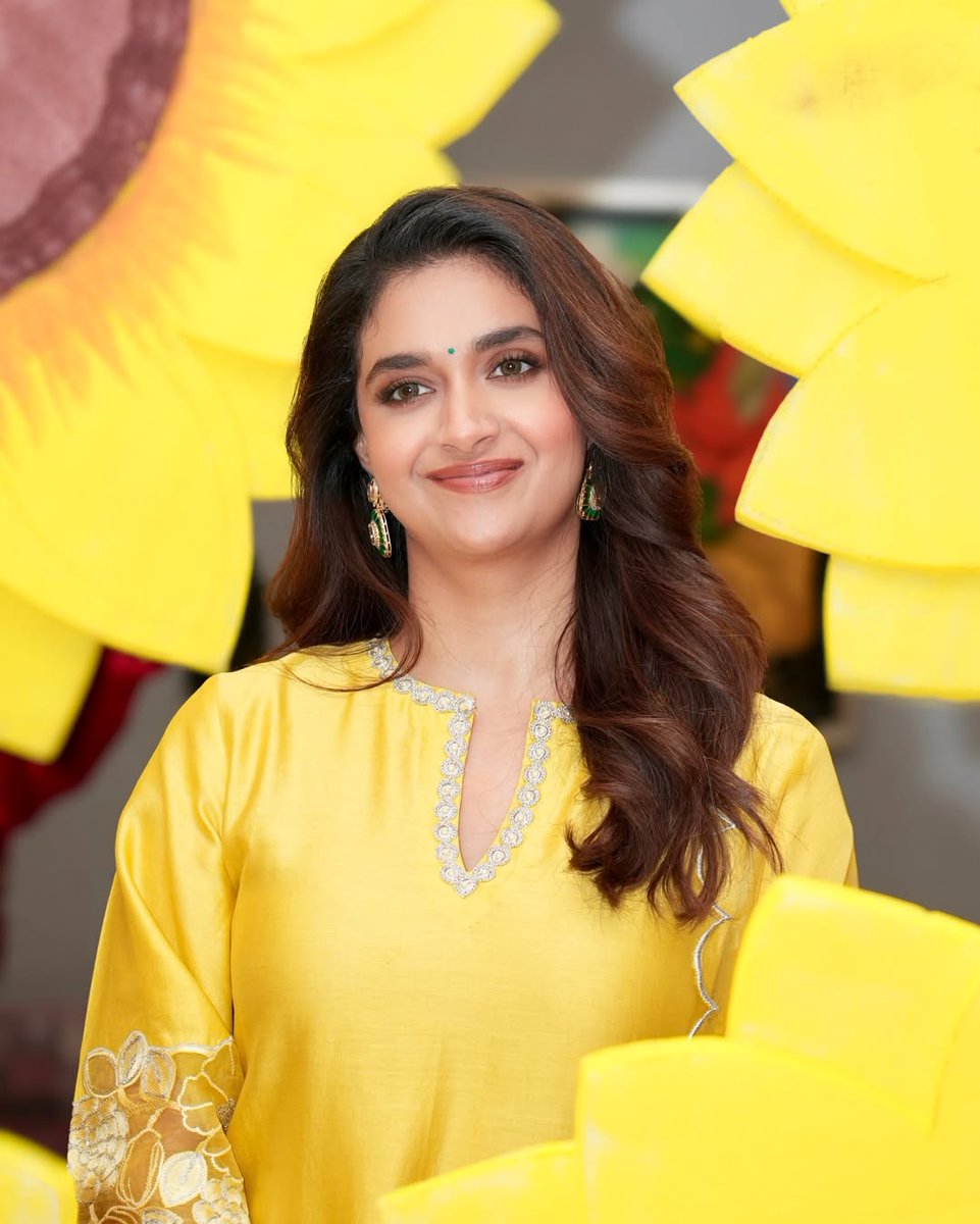 . <a href="/KeerthyOfficial/">Keerthy Suresh</a> 💘radiates timeless grace, expressive charm, and powerful elegance #KeerthySuresh
🛐
