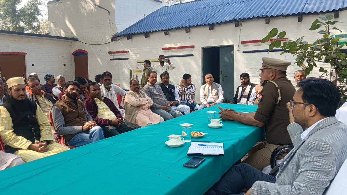 सफीपुर कोतवाली में एसडीएम शिवेंद्र कुमार वर्मा की अध्यक्षता में पीस कमेटी बैठक हुई। महाशिवरात्रि व रमजान शांतिपूर्वक मनाने की अपील की गई। थानाध्यक्ष ने अराजक तत्वों पर सख्त कार्रवाई की चेतावनी दी।