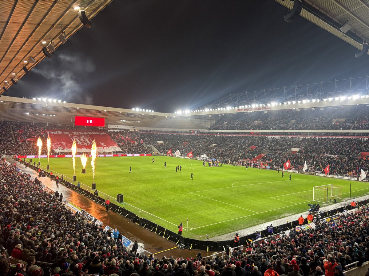 bchappy1874's tweet photo. Two great stadiums in two days 😍 Both teams having a superb season, Hearts challenging for the title in the Scottish Premiership and Sunderland aiming to get a top half finish in the Premier League. 

Enjoying every minute. 
#HMFC #SAFC #Football ⚽️ https://t.co/YDXve5p8eJ
