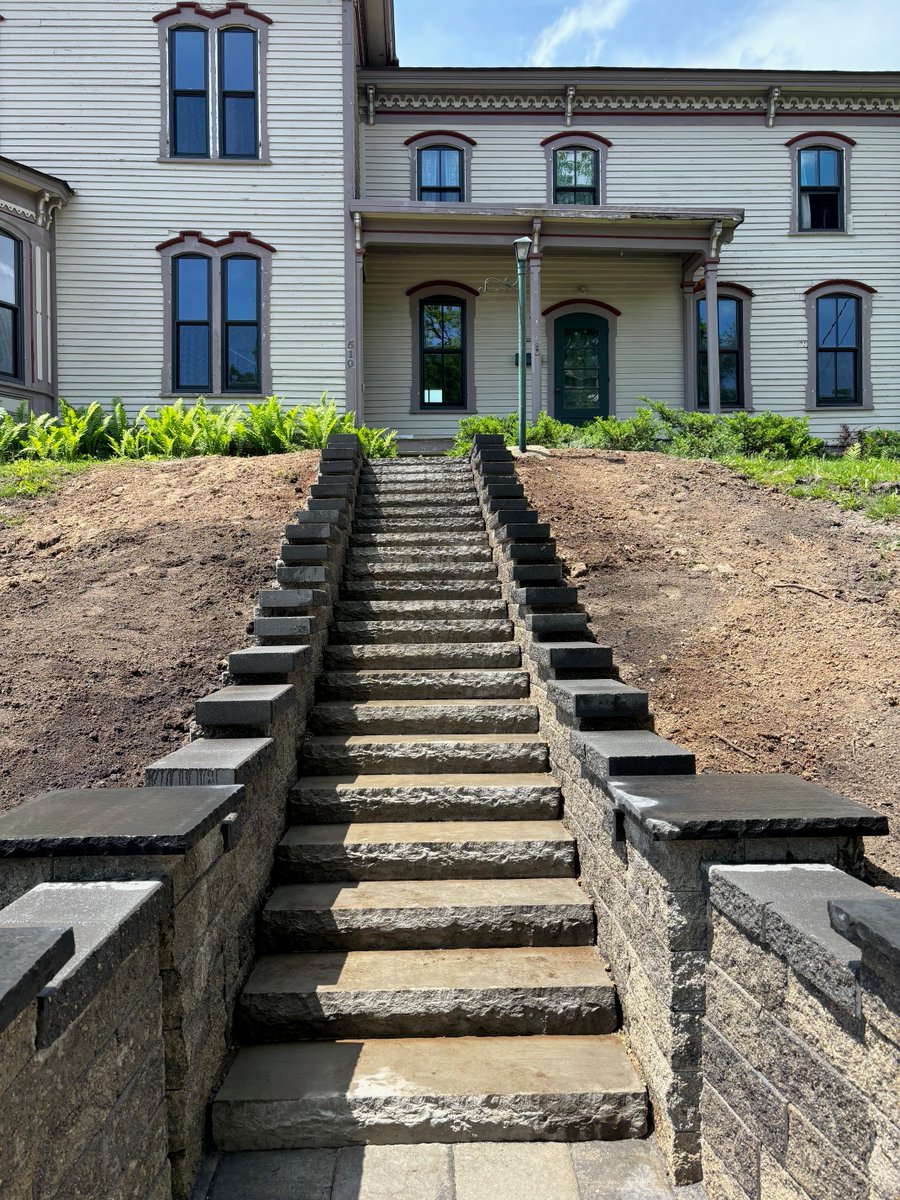 JunkerNsons's tweet image. We love a great retaining wall and stone staircase! What about you? 

#stonesteps #retainingwall #landscaping