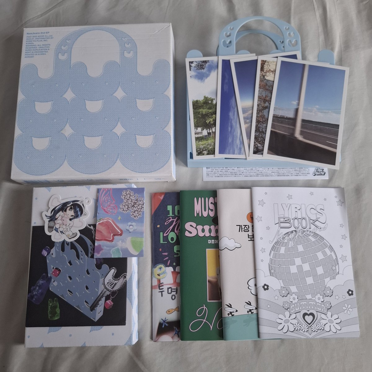 njzbndive's tweet photo. 🍃 Want to Sell Album Only Get Up Bunny Beach Bag Haerin (Blue) 🍃

Include: outbox, bag, inbox, 3 photobooks, lyrics paper, 5 postcards, bookmark, CD)
Exclude: photocard set, sticker set

- outbox kotor

🇮🇩 ina 
✅ pack, adm
🍊 https://t.co/PJFSJJI8kH

t. wts nj njz 2nd EP https://t.co/kkUfyh0iON