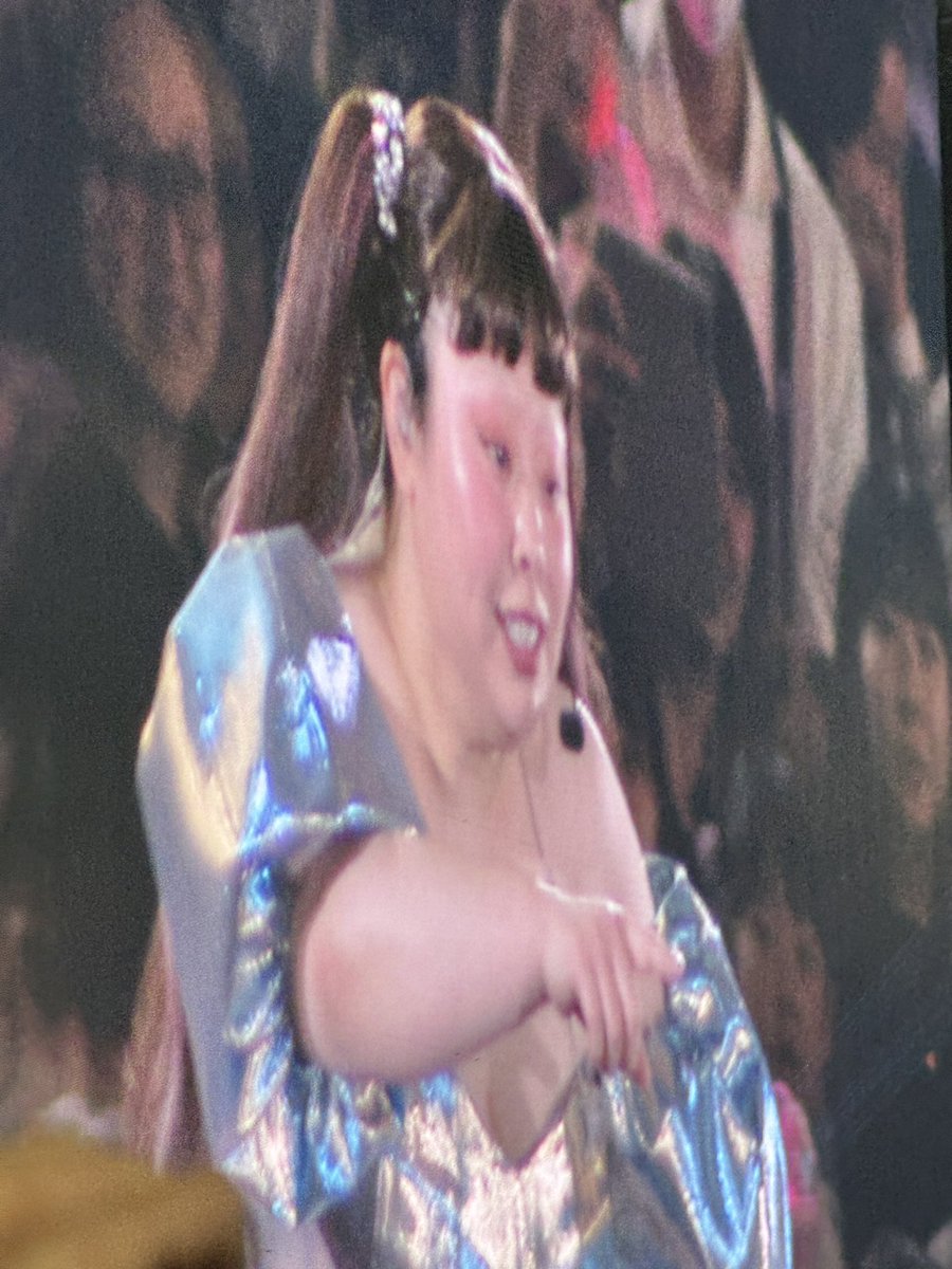 krym_226's tweet photo. #渡辺直美
渡辺直美(20)in東京ドームありがとうー！！夢と希望と笑いを届けてくれた！！
なぜか分からないけどオープニングで周りが盛り上がってる中号泣したよ😭
次は夢叶えて会いに行く！待ってて直美 https://t.co/GIv4nwMlgV